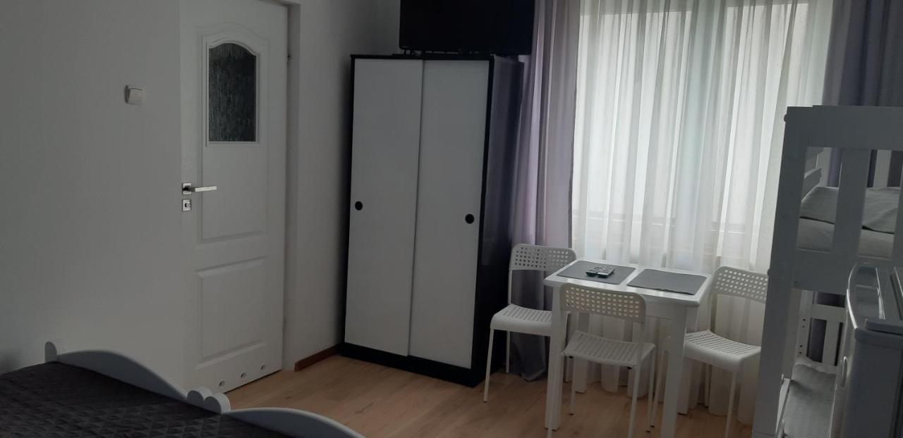 Pokoje Goscinne Galeon W Darlowku Ujście-Darłowskie Exterior foto
